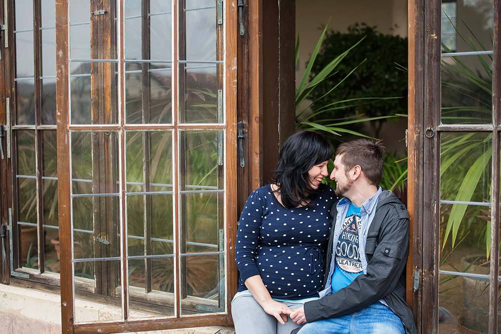 11_botanical-garden-window-married-couple