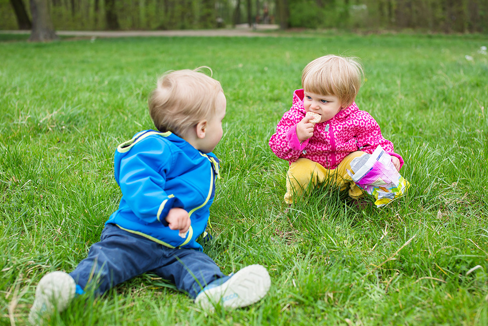 10_twins-grass-eating-playing