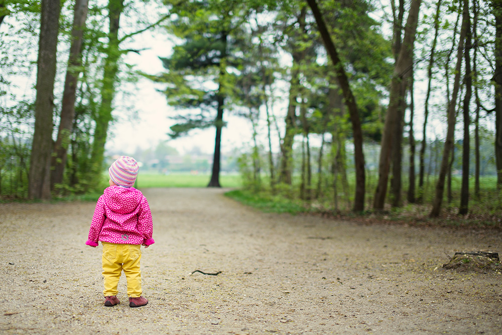 12_toddler-girl-back