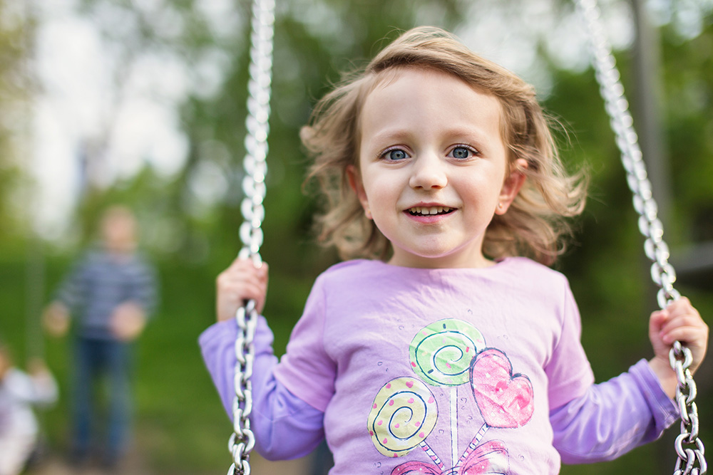 Lea girl kid swinging