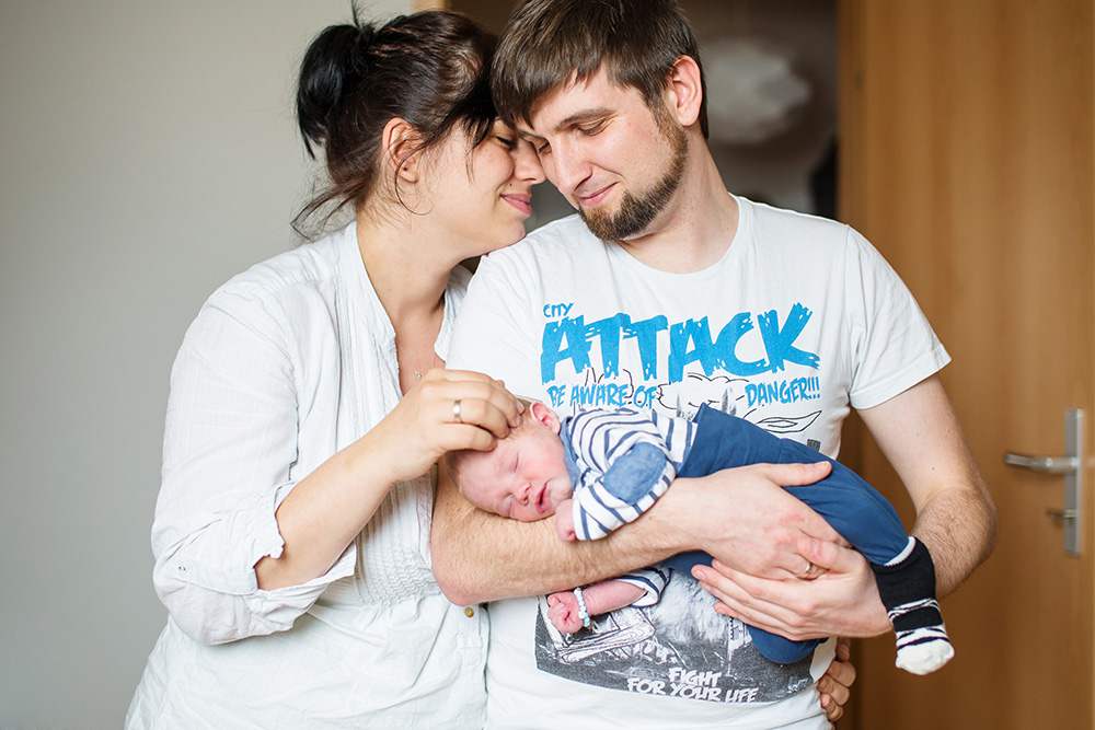 family of three portrait newborn