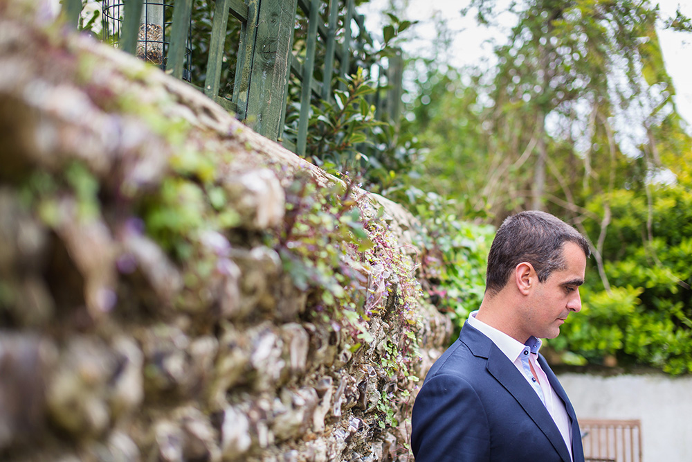 20_Brighton-Hove-man-in-back-yard_portrait_portrait_session_Brighton