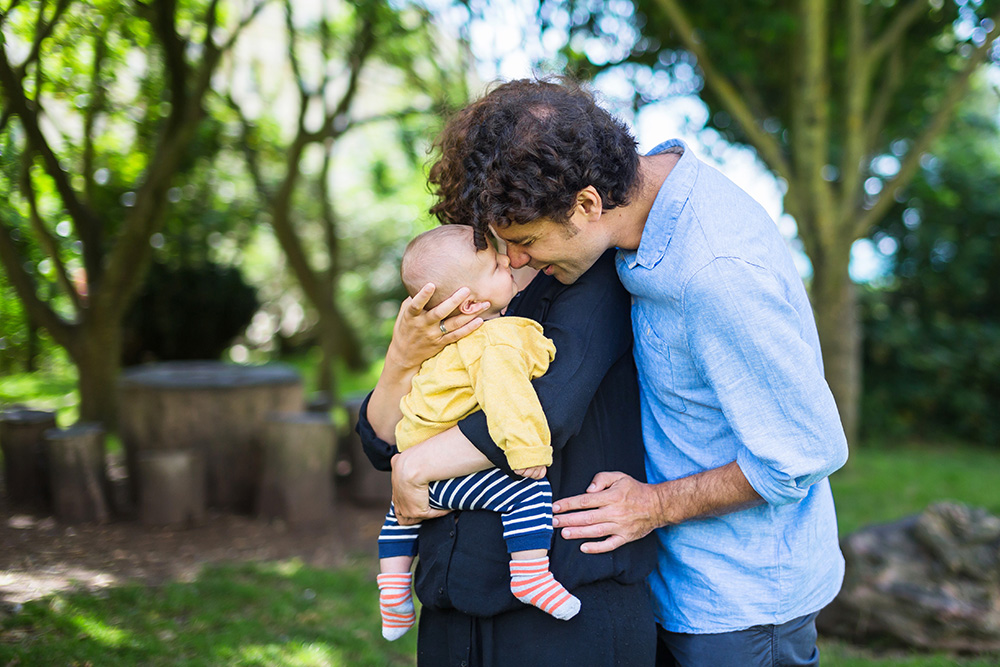 06_parents-baby-cute-fun-creative-family-photo-session