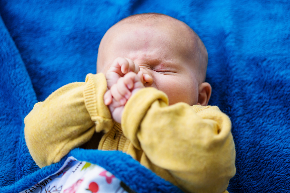 08_baby-boy-on-blue-blanket