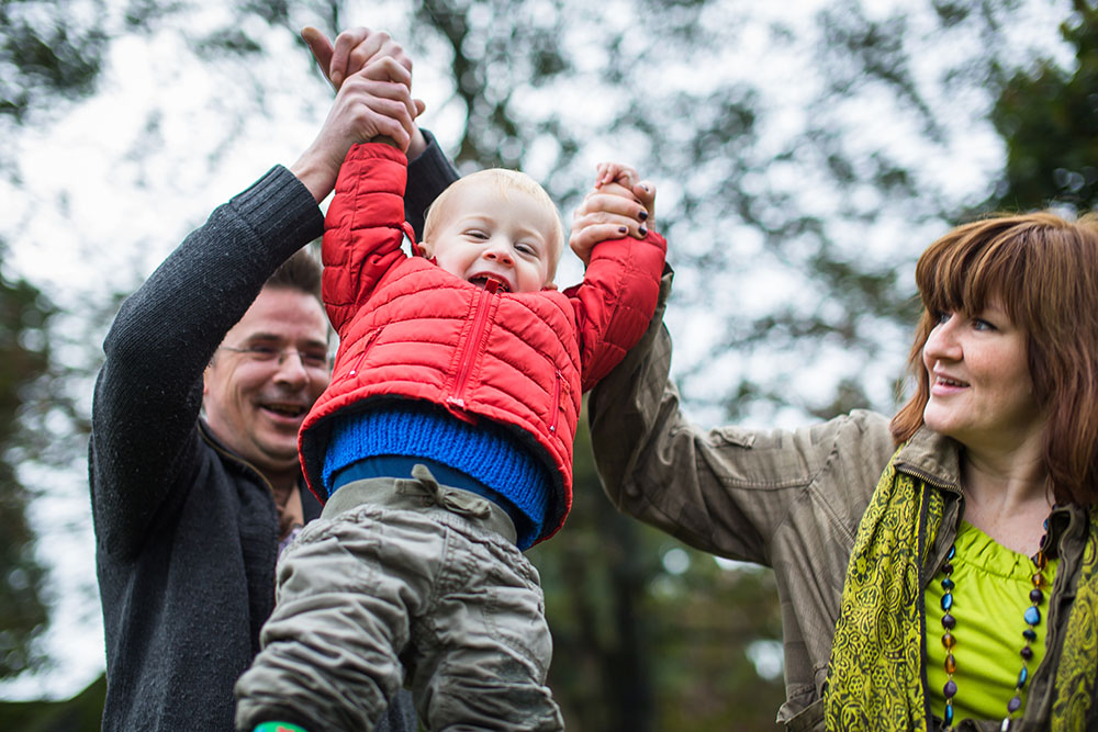  parents swinging toddler