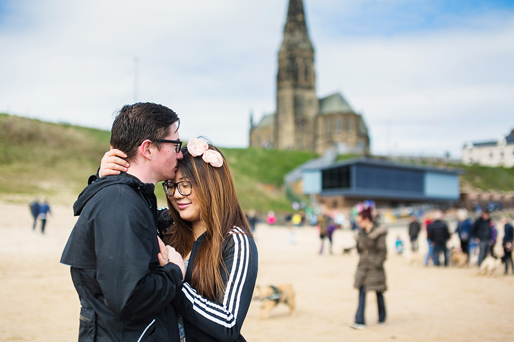 08_Newcastle-beach-love-couple