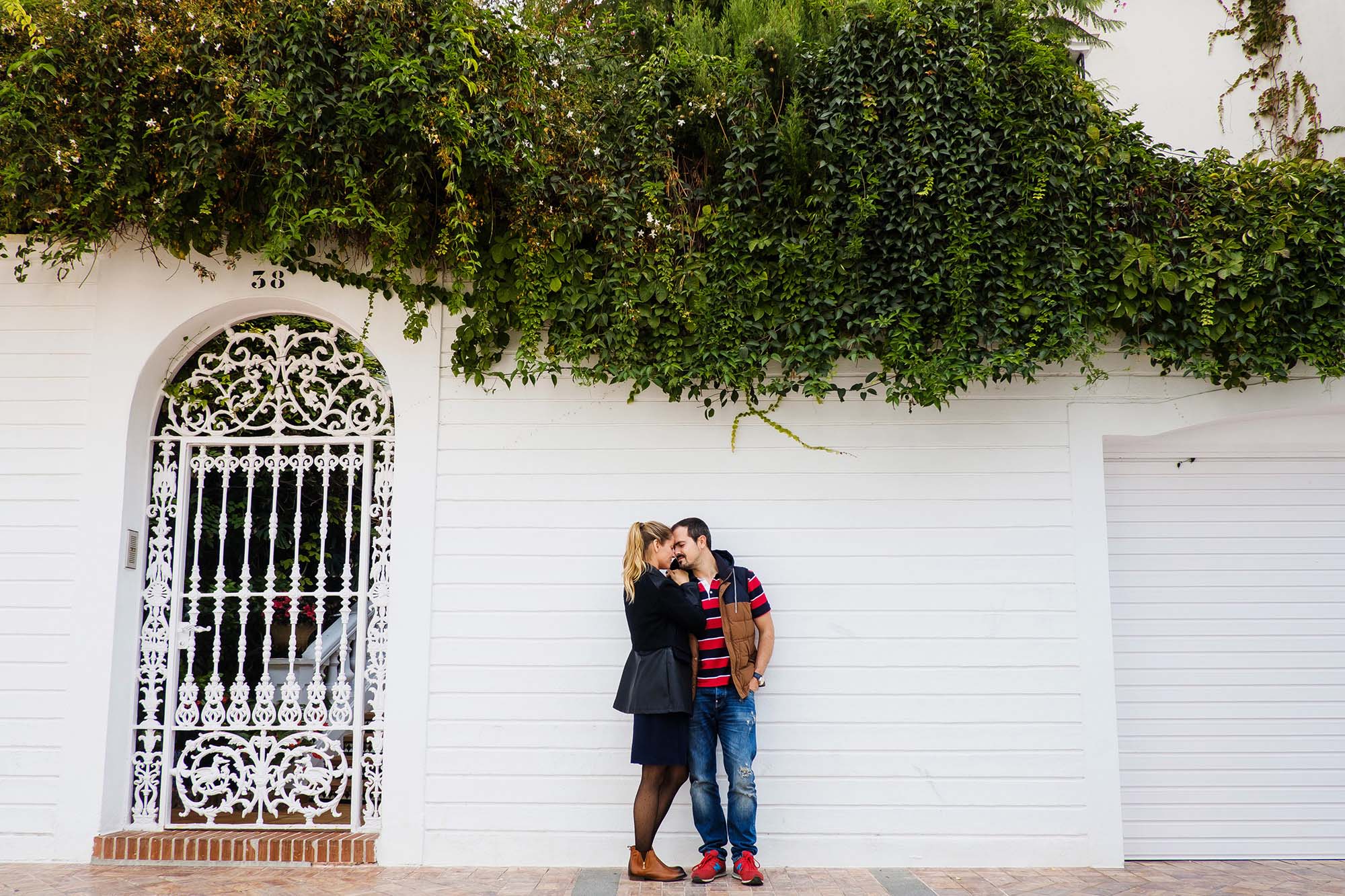 04a_nerja-spain-couple photos