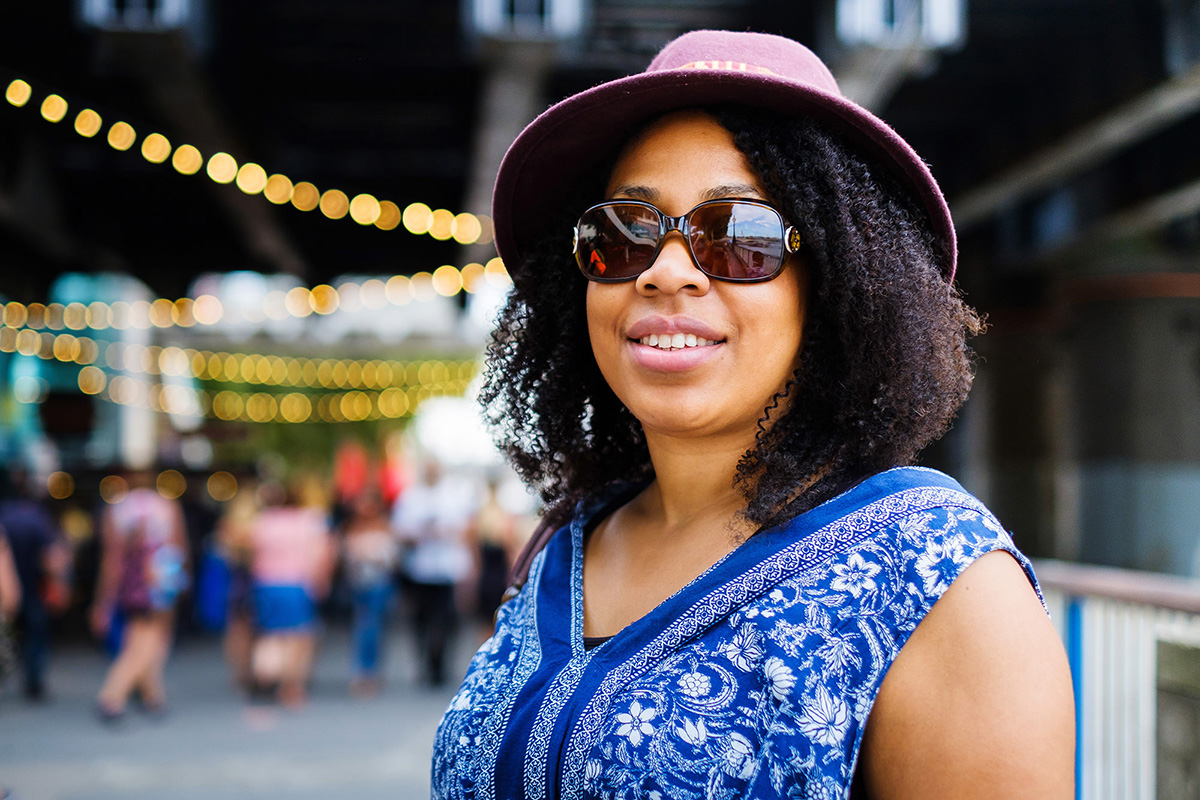 08_london_street photography_lady_sunglasses