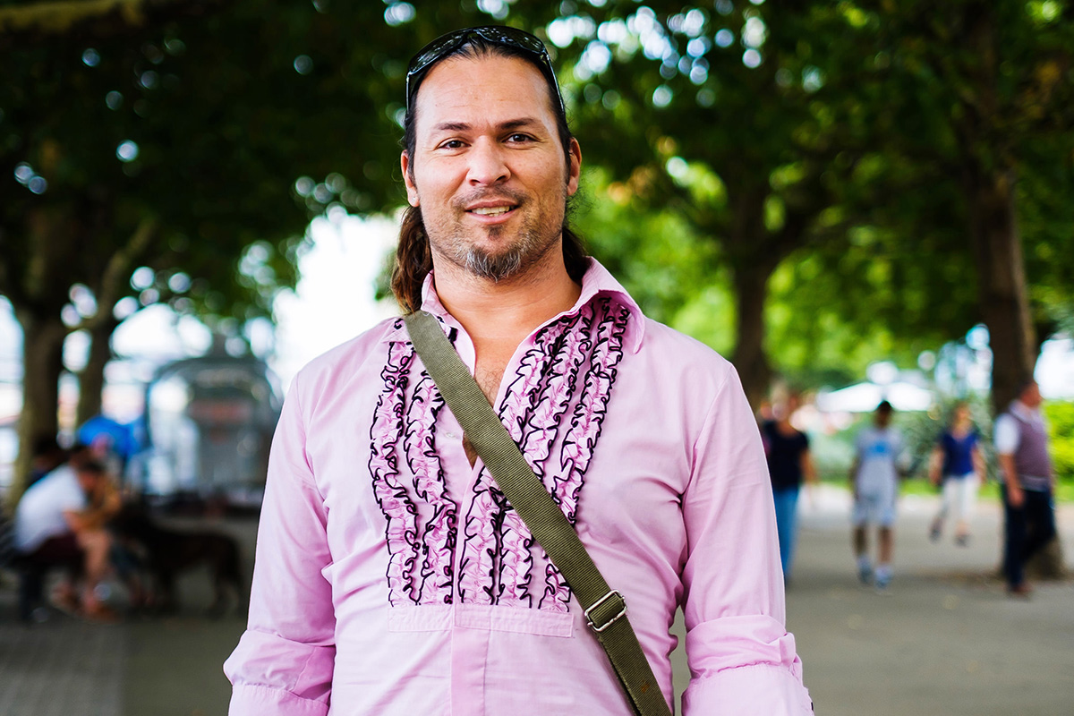 10_guy in pink shirt_photographer_london_portrait