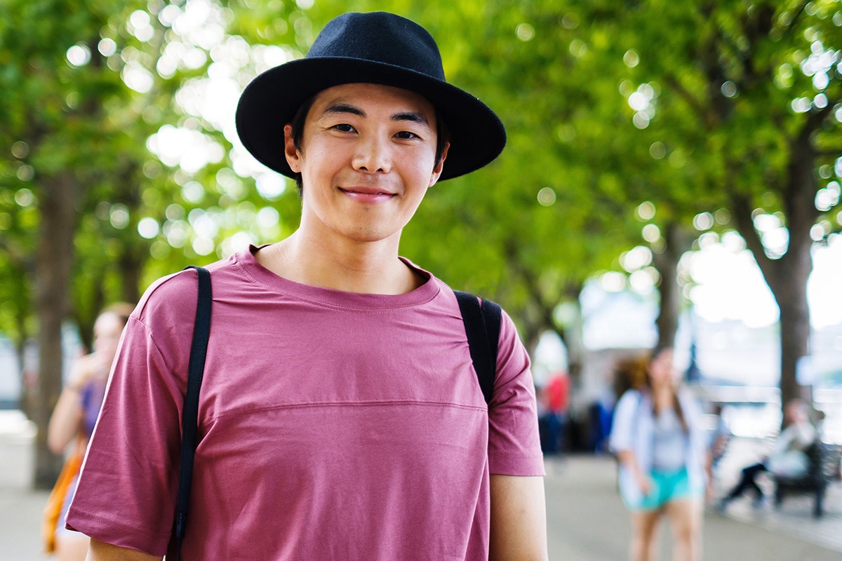 14_guy with hat_london_style_street photography