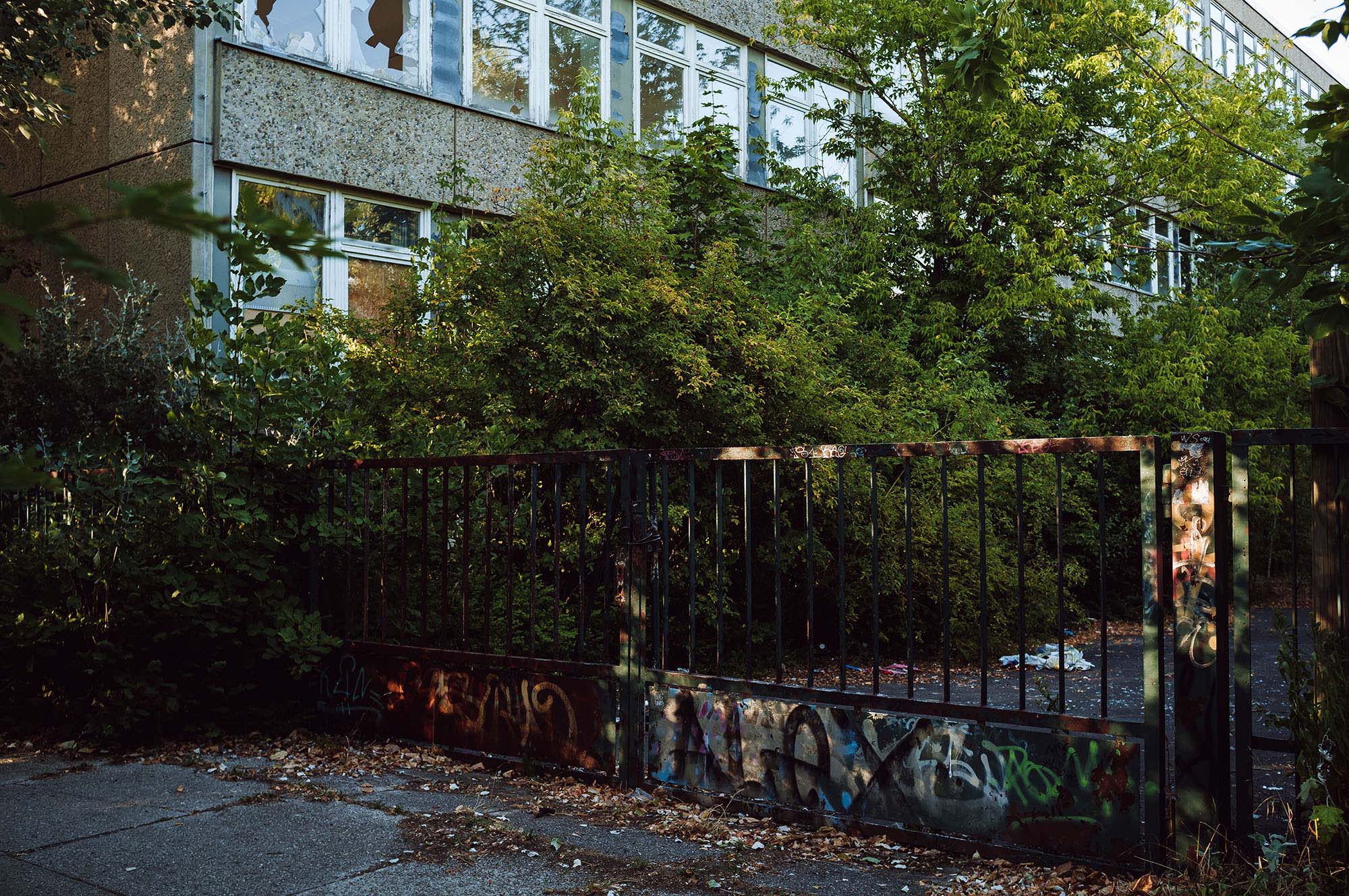 school overgrown leipzig