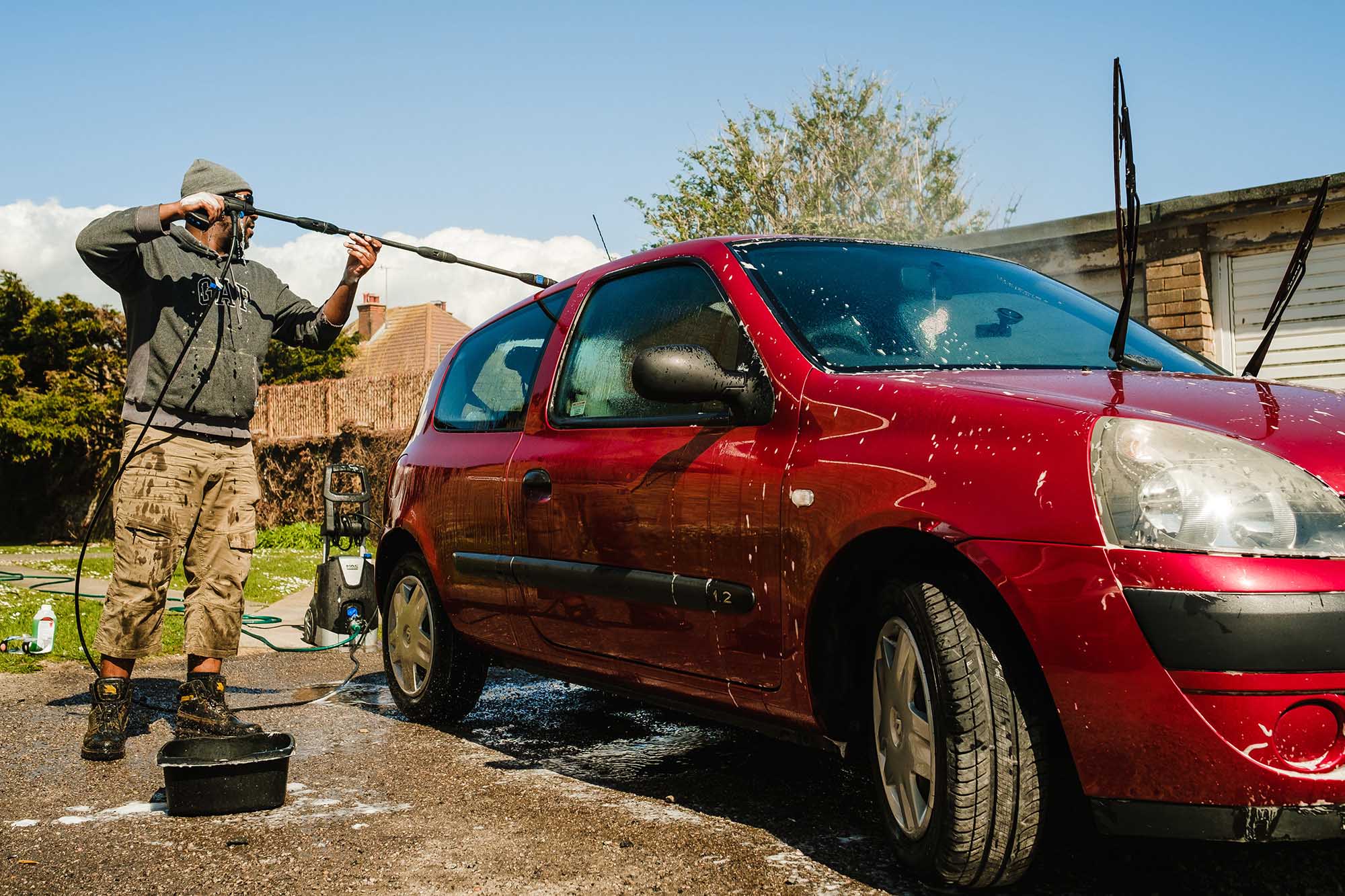 washing kiko the car