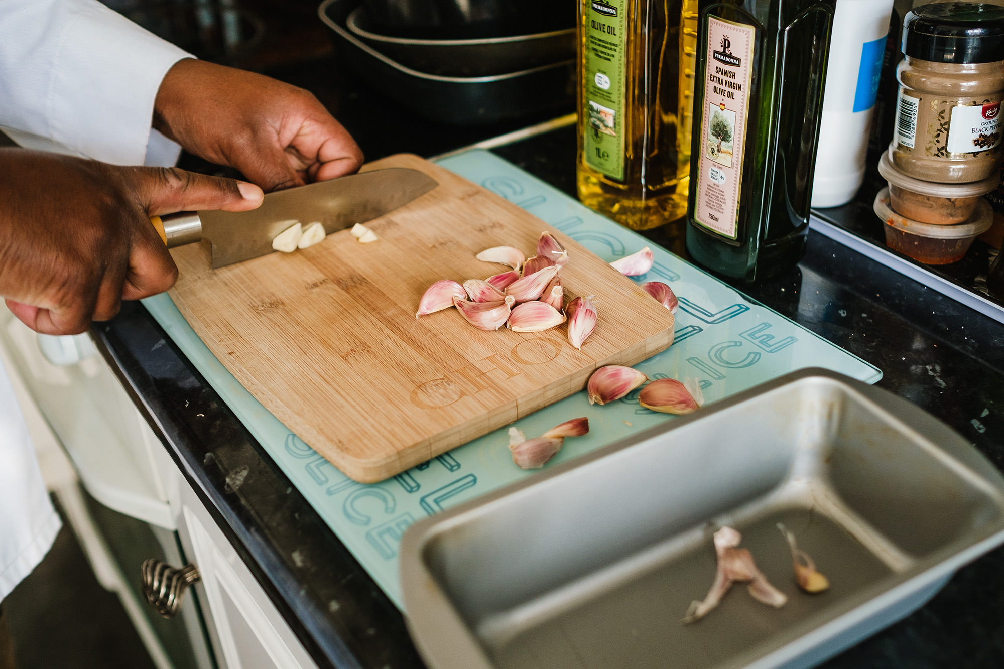 making garlic oil