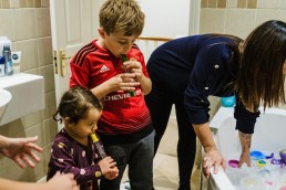 lifestyle vs documentary family photography - getting ready for bath time